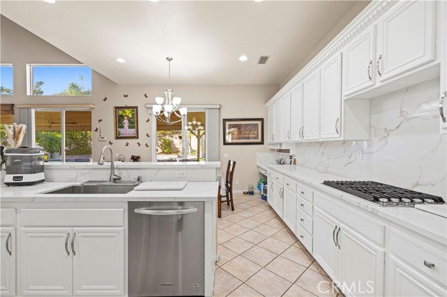 Detail Gallery Image 14 of 41 For 17745 Sidwell St, Granada Hills,  CA 91344 - 4 Beds | 4 Baths