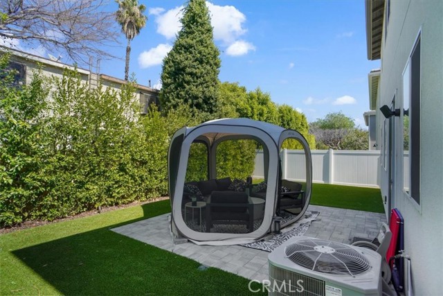 Detail Gallery Image 7 of 16 For 15605 W Lilli Way, Van Nuys,  CA 91406 - 4 Beds | 3 Baths