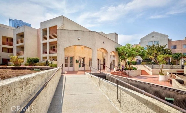 Detail Gallery Image 4 of 9 For 1118 Valencia St #214,  Los Angeles,  CA 90015 - 1 Beds | 1 Baths