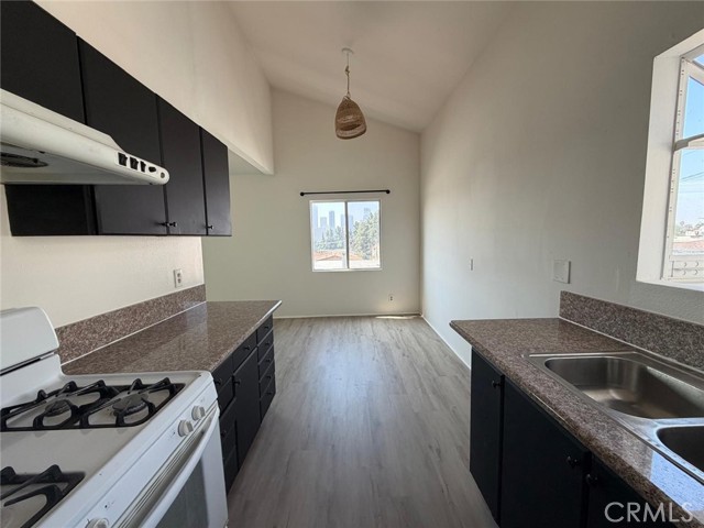 911 N Beaudry Avenue, Los Angeles CA: https://media.crmls.org/medias/03ccfc9e-53e2-46ea-8585-cfbd8379cba3.jpg