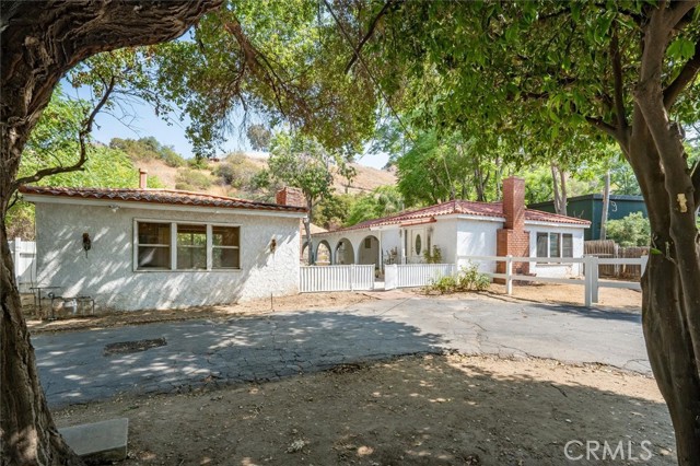 Detail Gallery Image 2 of 32 For 9953 La Tuna Canyon Rd, Sun Valley,  CA 91352 - 3 Beds | 2 Baths