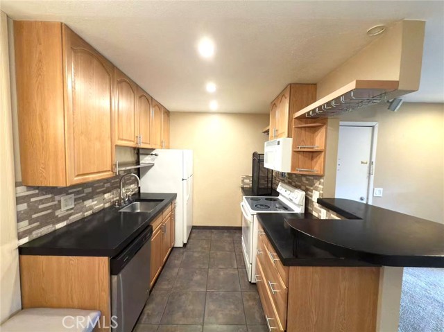 Detail Gallery Image 6 of 34 For 2308 Golden Oaks Ln, Monterey,  CA 93940 - 2 Beds | 1 Baths