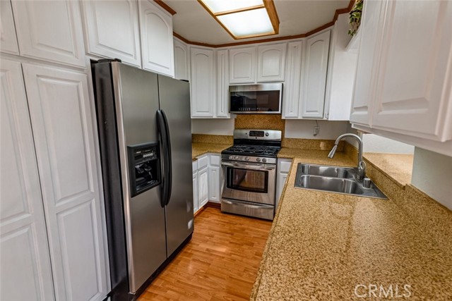 Detail Gallery Image 12 of 32 For 248 Sundance Ct, Azusa,  CA 91702 - 3 Beds | 3 Baths