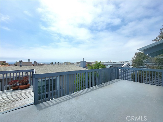 Detail Gallery Image 4 of 39 For 161 Monterey Bld a,  Hermosa Beach,  CA 90254 - 3 Beds | 2/1 Baths