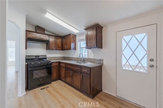 Detail Gallery Image 5 of 20 For 12062 W Edinger Spc 19, Santa Ana,  CA 92704 - 3 Beds | 2 Baths