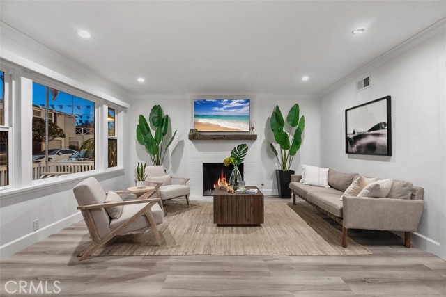 210 Collins Avenue, Newport Beach CA: https://media.crmls.org/medias/03ceac7d-540e-47e6-94ac-b80f3fe102c6.jpg