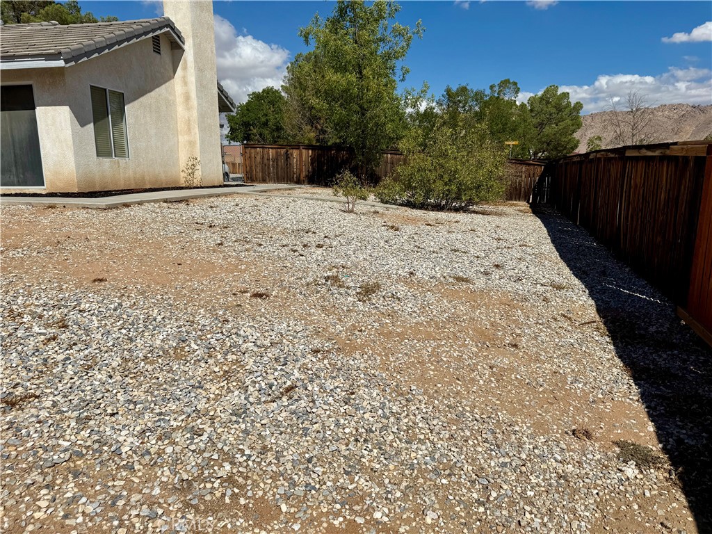 https://media.crmls.org/medias/03cee1e8-b518-4cf3-87eb-0b9e8da168a7.jpg?preset=X-Large