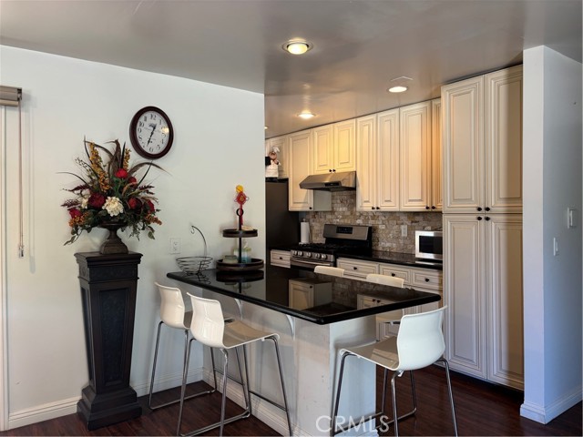 Detail Gallery Image 6 of 23 For 2032 E Fern Dr, Fullerton,  CA 92831 - 3 Beds | 2 Baths