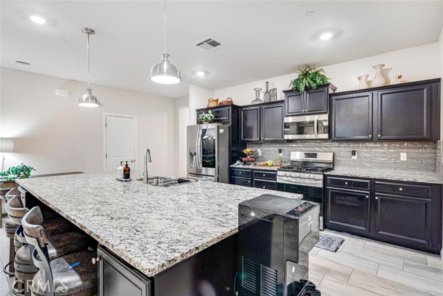 Detail Gallery Image 6 of 35 For 1553 N State, Fresno,  CA 93722 - 3 Beds | 2 Baths