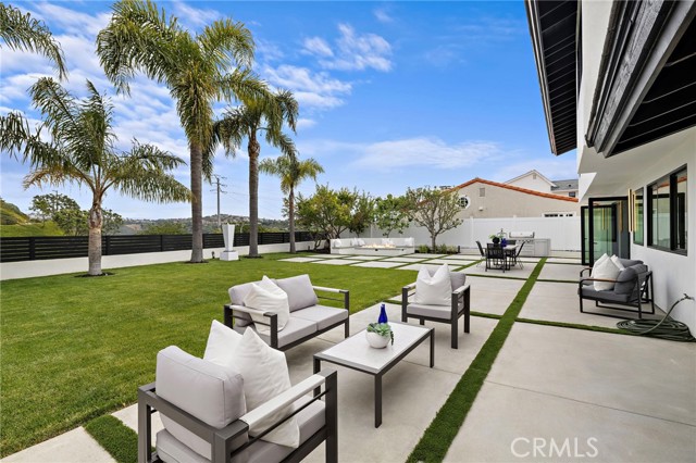 Detail Gallery Image 24 of 44 For 6 Monterey Cir, Corona Del Mar,  CA 92625 - 6 Beds | 4 Baths