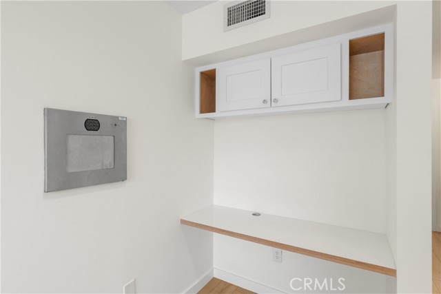 Image 15 of 33 For 5257 Radford Ave  101