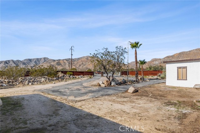 Detail Gallery Image 11 of 64 For 9016 Rose Eden Dr, Morongo Valley,  CA 92256 - 3 Beds | 3 Baths