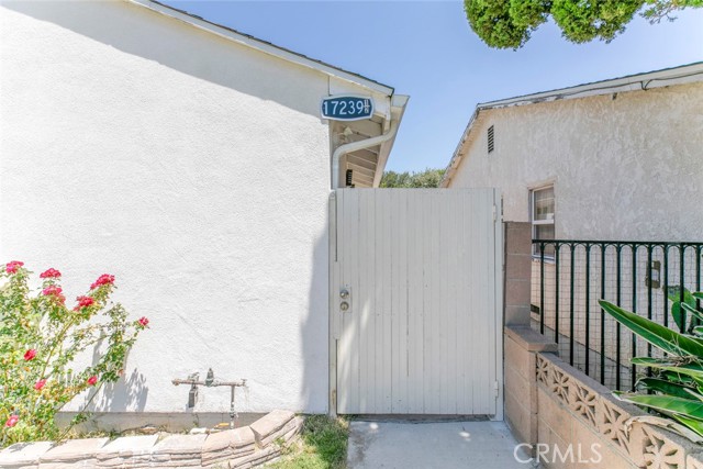 Detail Gallery Image 4 of 17 For 17237 Kingsbury St a,  Granada Hills,  CA 91344 - 0 Beds | 1 Baths