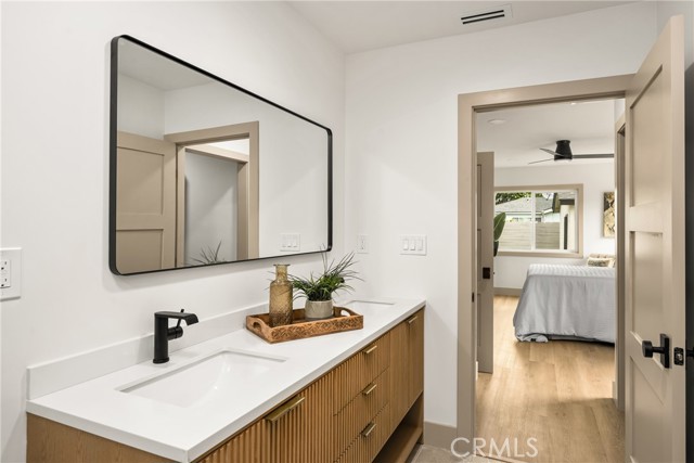 5161 E 27th Street, Long Beach CA: https://media.crmls.org/medias/03d0f8a7-0cdc-4b21-8fd4-b5d5ec884a36.jpg