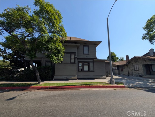 325 S Los Robles Avenue, Pasadena CA: https://media.crmls.org/medias/03d0fd54-f380-4c3c-8f2d-775c8cd68a52.jpg