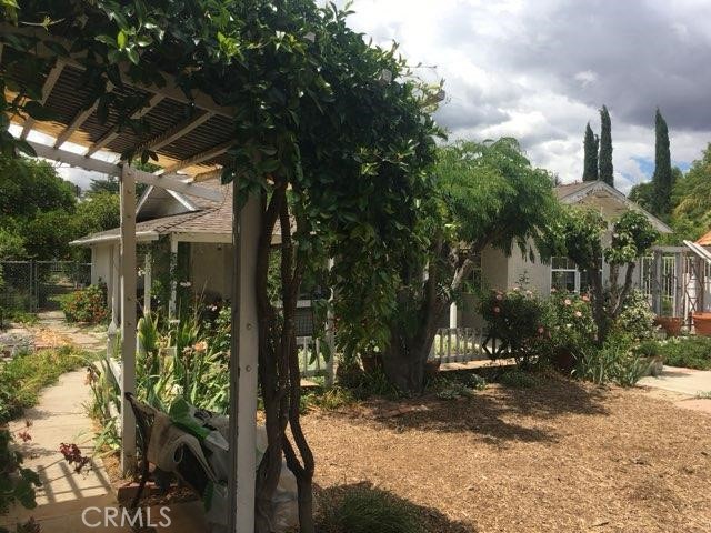 Detail Gallery Image 14 of 19 For 5827 Corbin Ave, Tarzana,  CA 91356 - 3 Beds | 2 Baths