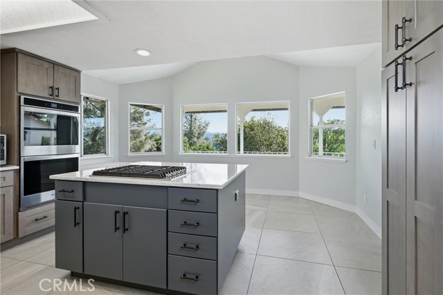 Detail Gallery Image 8 of 41 For 18669 Deer Hill, Hidden Valley Lake,  CA 95467 - 3 Beds | 2 Baths