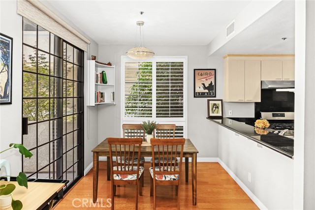 245 S Holliston Avenue, Pasadena CA: https://media.crmls.org/medias/03d3e06e-b4b1-4e27-8bc5-d4651ada5eb6.jpg