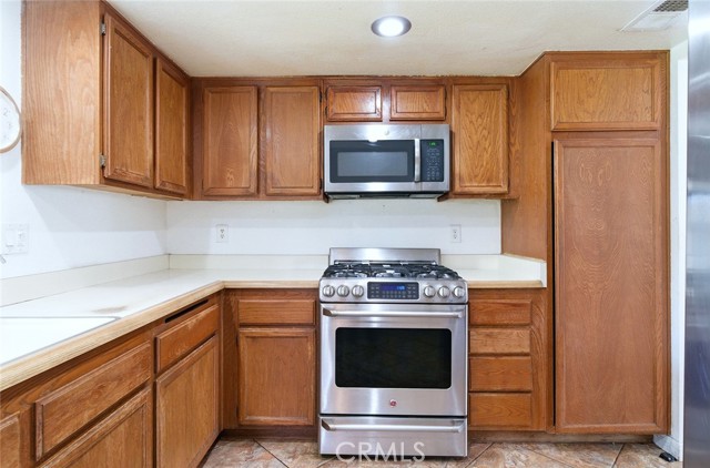 Detail Gallery Image 13 of 38 For 1080 Brentwood, Rialto,  CA 92376 - 3 Beds | 2 Baths