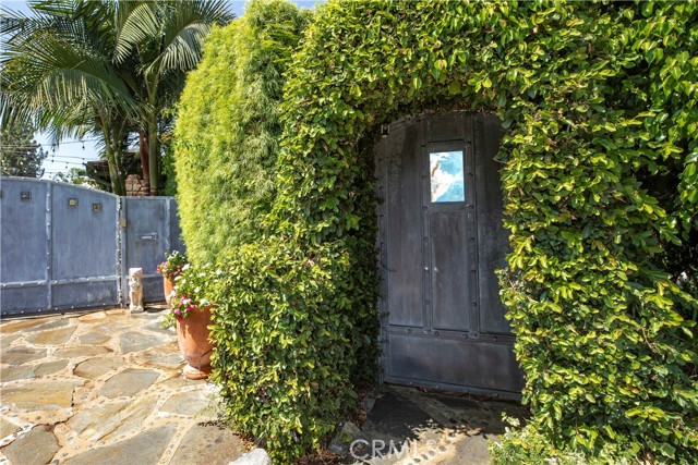 Detail Gallery Image 4 of 50 For 195 Parkwood Ave, Pasadena,  CA 91107 - 3 Beds | 2 Baths