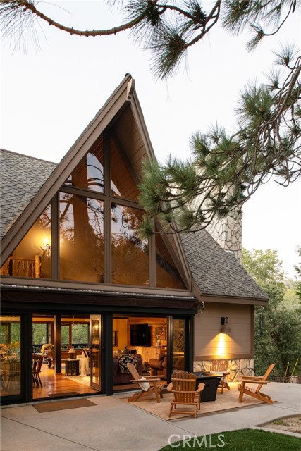 942 Lake Edge, Lake Arrowhead, CA 92352