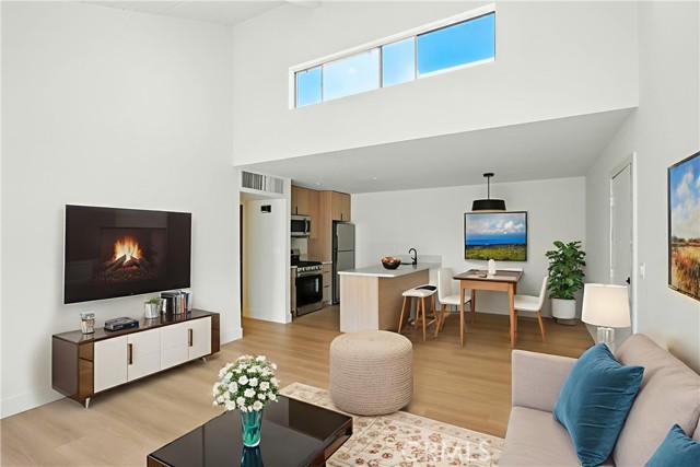 8601 International Avenue, Canoga Park CA: https://media.crmls.org/medias/03d553c9-bbb3-4b4c-848c-77cfe4b10e93.jpg