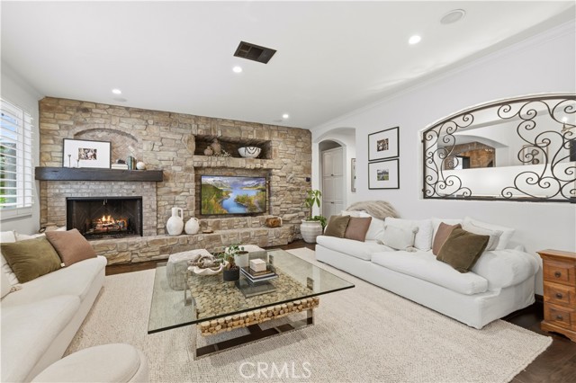 Detail Gallery Image 15 of 56 For 24987 Greensbrier Dr, Stevenson Ranch,  CA 91381 - 5 Beds | 4 Baths