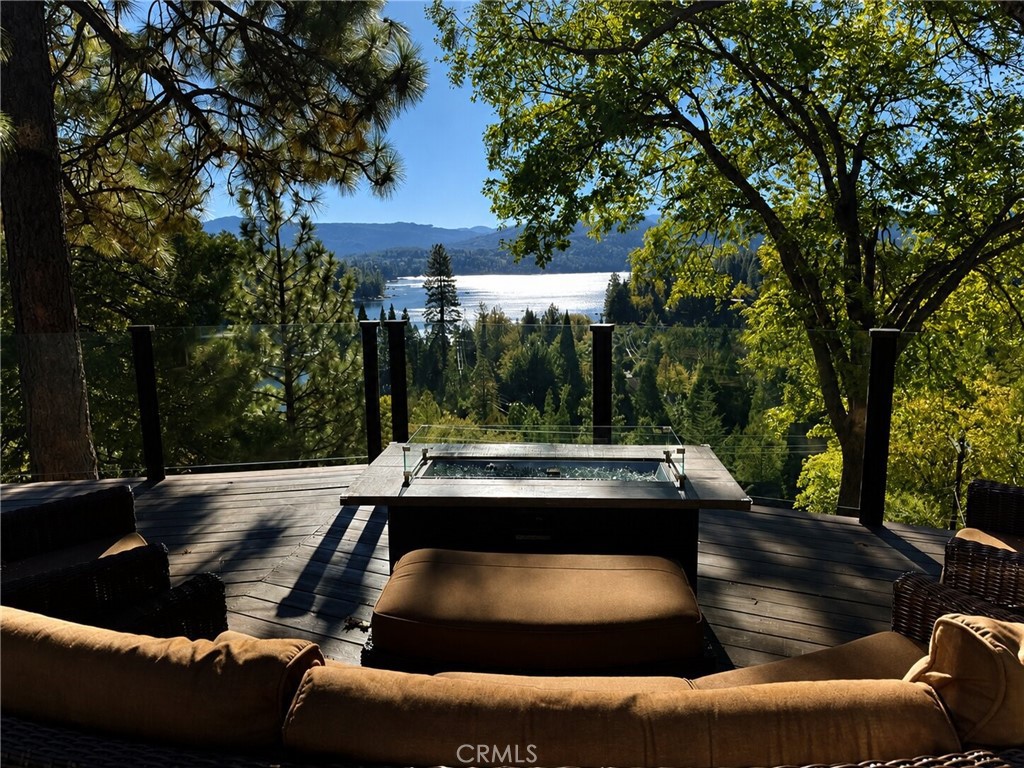 https://media.crmls.org/medias/03d5c1a8-0d27-4011-a386-3bffed63a711.jpg?preset=X-Large