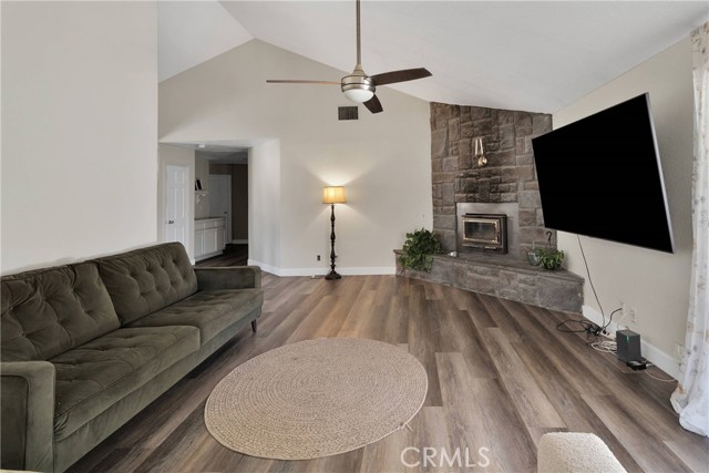 10325 Sheep Creek Road, Phelan CA: https://media.crmls.org/medias/03d618aa-5654-4e17-8616-9a15d1ed7028.jpg