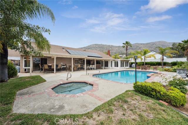 24805 Morning Mist Drive, Moreno Valley CA: https://media.crmls.org/medias/03d624ce-cd0b-4f32-81c0-b631baa43384.jpg