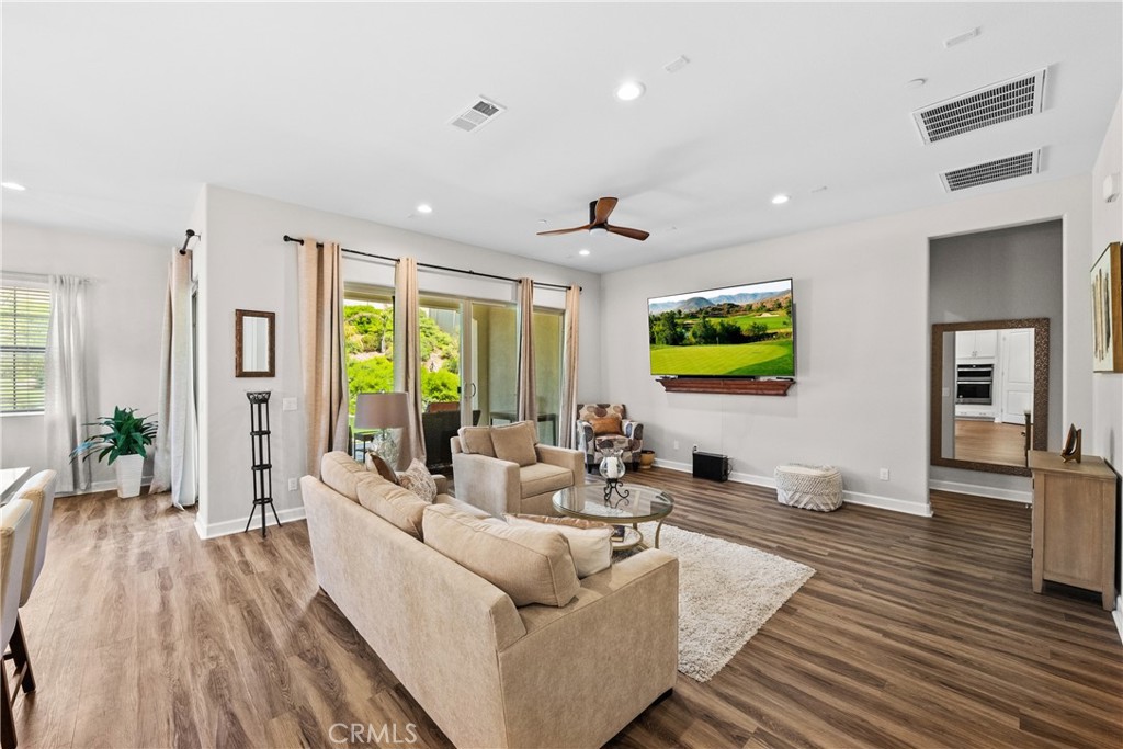 MLS #OC25159239 img 6