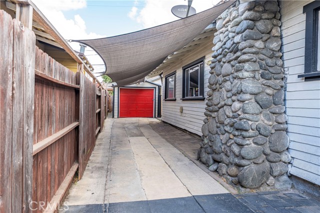 765 E 52nd Place, Los Angeles CA: https://media.crmls.org/medias/03d6f6e5-2556-4af8-b609-c336f7abb656.jpg