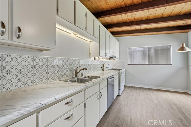 Detail Gallery Image 10 of 27 For 1320 Curtis, Manhattan Beach,  CA 90266 - 3 Beds | 2 Baths