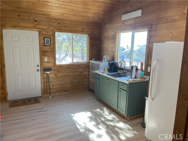Detail Gallery Image 28 of 38 For 984 Pinon Rd, Pinon Hills,  CA 92372 - 3 Beds | 2/1 Baths