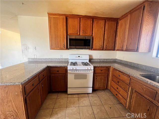 Detail Gallery Image 10 of 18 For 13632 Fran St, Edwards,  CA 93523 - 3 Beds | 2 Baths