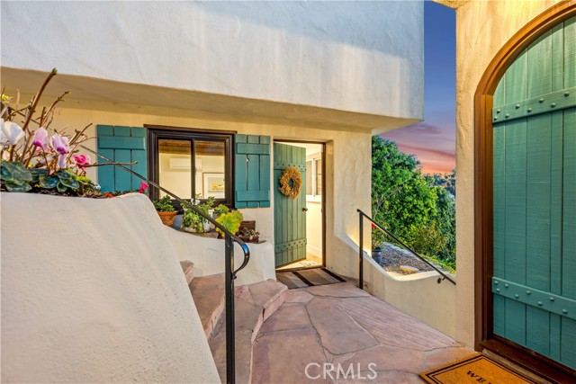 802 Rembrandt Drive, Laguna Beach CA: https://media.crmls.org/medias/03d7a692-1787-444f-a3e9-19d32a31bfca.jpg
