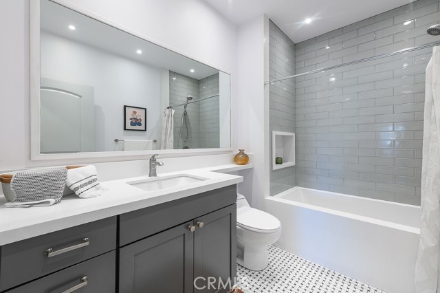 Detail Gallery Image 25 of 34 For 5420 Sylmar Ave #202,  Sherman Oaks,  CA 91401 - 2 Beds | 2 Baths