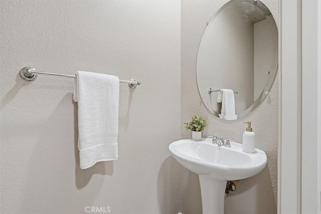 https://media.crmls.org/medias/03d97f04-811b-4b3b-9dc7-4a232fa9328e.jpg?preset=X-Large