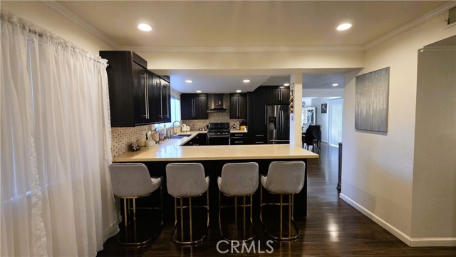 Detail Gallery Image 4 of 31 For 608 Hawthorne St #E,  Glendale,  CA 91204 - 4 Beds | 3/1 Baths