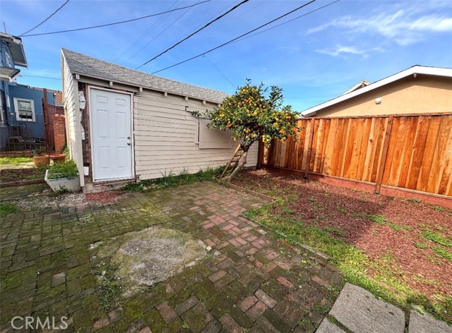 Detail Gallery Image 9 of 10 For 5440 Wadean Place, Oakland,  CA 94601 - 2 Beds | 1 Baths