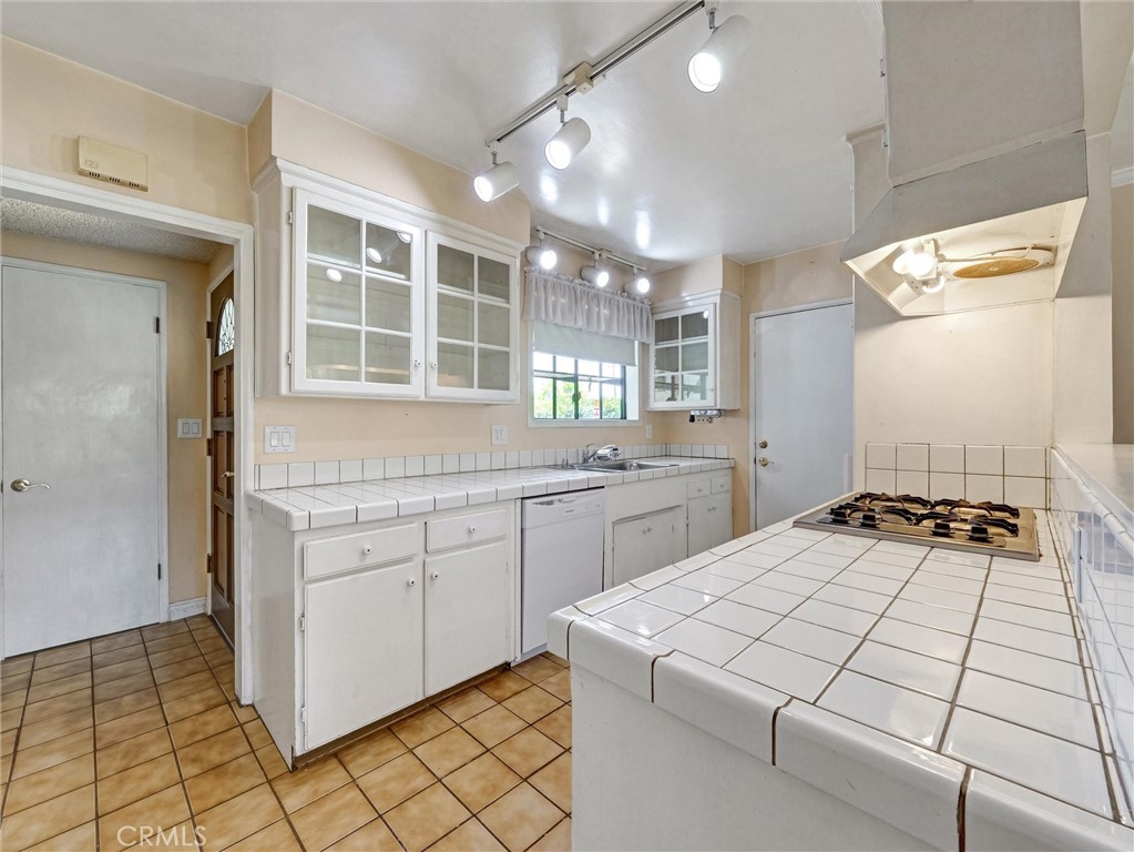 MLS #OC25158364 img 6