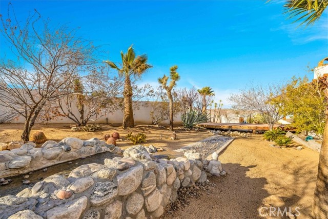 7423 Juniper Road, Joshua Tree CA: https://media.crmls.org/medias/03db5a7c-5906-475b-bc08-91273f3e7a03.jpg