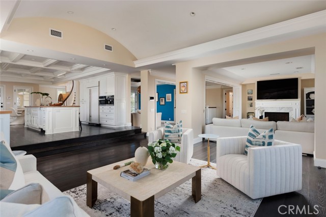 Detail Gallery Image 28 of 69 For 125 Kings Pl, Newport Beach,  CA 92663 - 5 Beds | 6/1 Baths