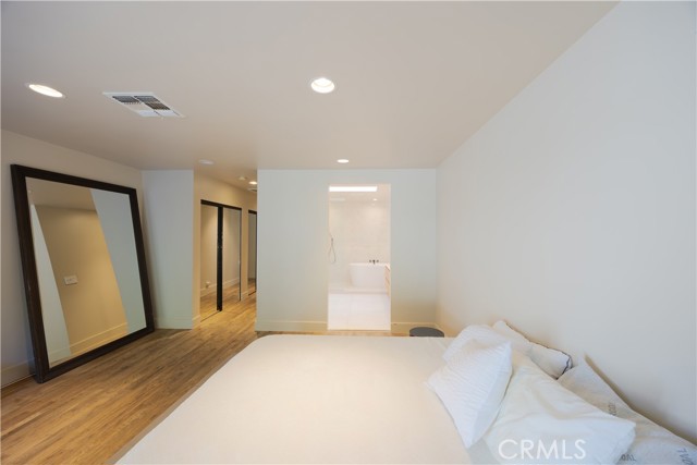 Detail Gallery Image 20 of 30 For 11049 Blix St, Toluca Lake,  CA 91602 - 3 Beds | 2 Baths