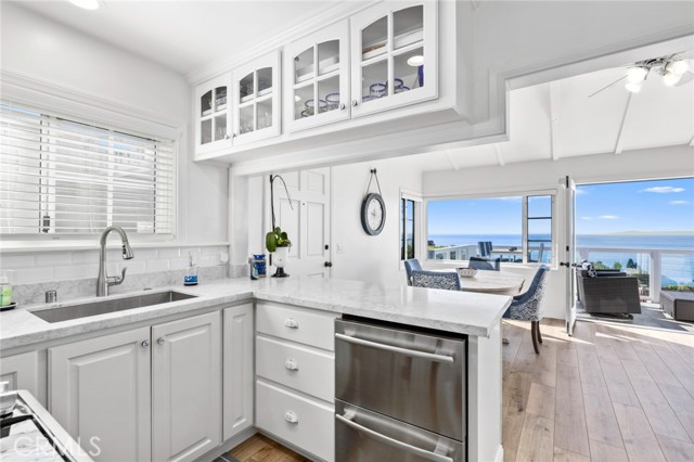 2915 Rounsevel, Laguna Beach CA: https://media.crmls.org/medias/03dc8c83-69d7-4df1-9295-c10153fff329.jpg