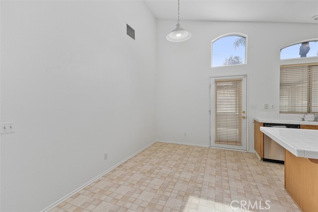 9523 Sunglow Ct., Rancho Cucamonga CA: https://media.crmls.org/medias/03dde077-f27e-46b3-a6ea-855f647a9299.jpg