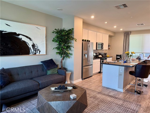 18449 W Calico Lane, Northridge CA: https://media.crmls.org/medias/03de8f62-9b3d-488d-8985-311e8c7b238d.jpg