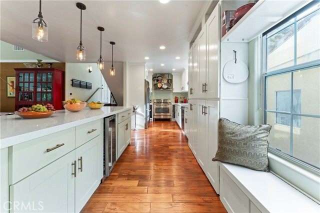 Detail Gallery Image 10 of 51 For 2355 N Beverly Glen Bld, Los Angeles,  CA 90077 - 2 Beds | 3/1 Baths