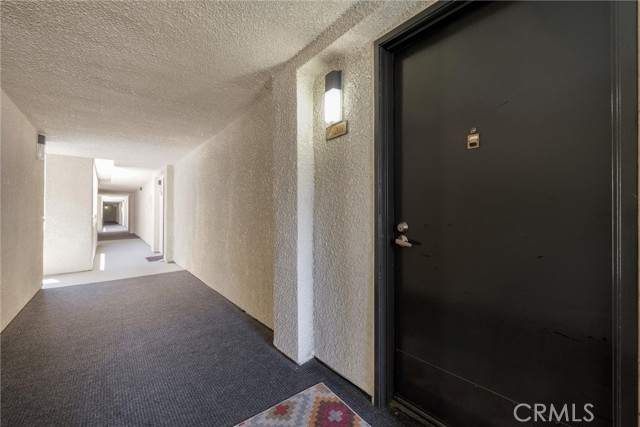 Detail Gallery Image 3 of 31 For 21450 Burbank Bld #203,  Woodland Hills,  CA 91367 - 1 Beds | 1 Baths