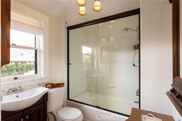 Detail Gallery Image 47 of 62 For 11 La Linda Dr, Long Beach,  CA 90807 - 8 Beds | 4/3 Baths